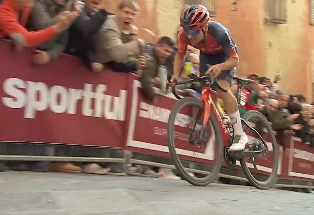 Tom Pidcock triumphs in Strade Bianche