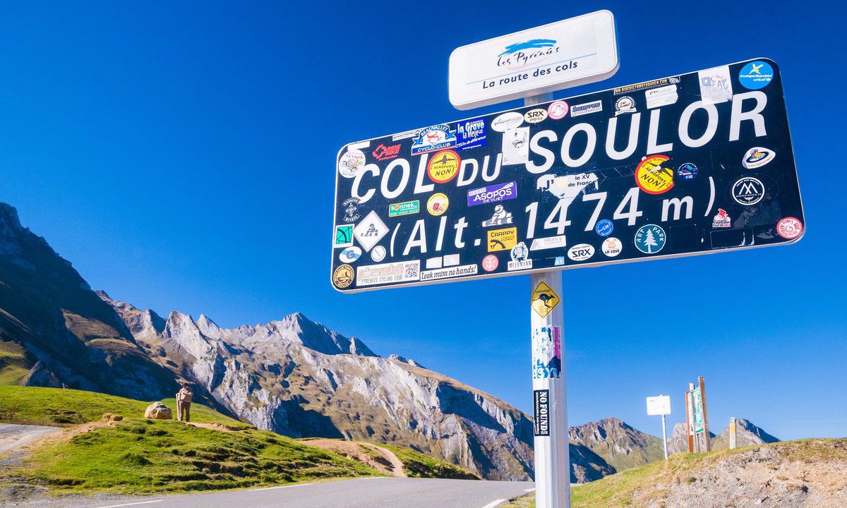 Climbing from Argelès-Gazost (east to west), the 1910 Tour first ascended the Col du Soulor before reaching the Col d’Aubisque via the now disused Col de Tortes.