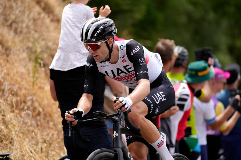 Giro di Sicilia: Finn Fisher-Black takes unplanned first pro victory on stage 1