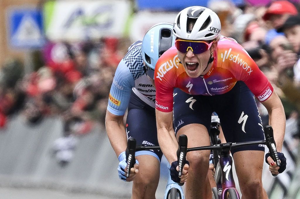 Demi Vollering storms across the finish line to win Liege-Bastogne-Liege