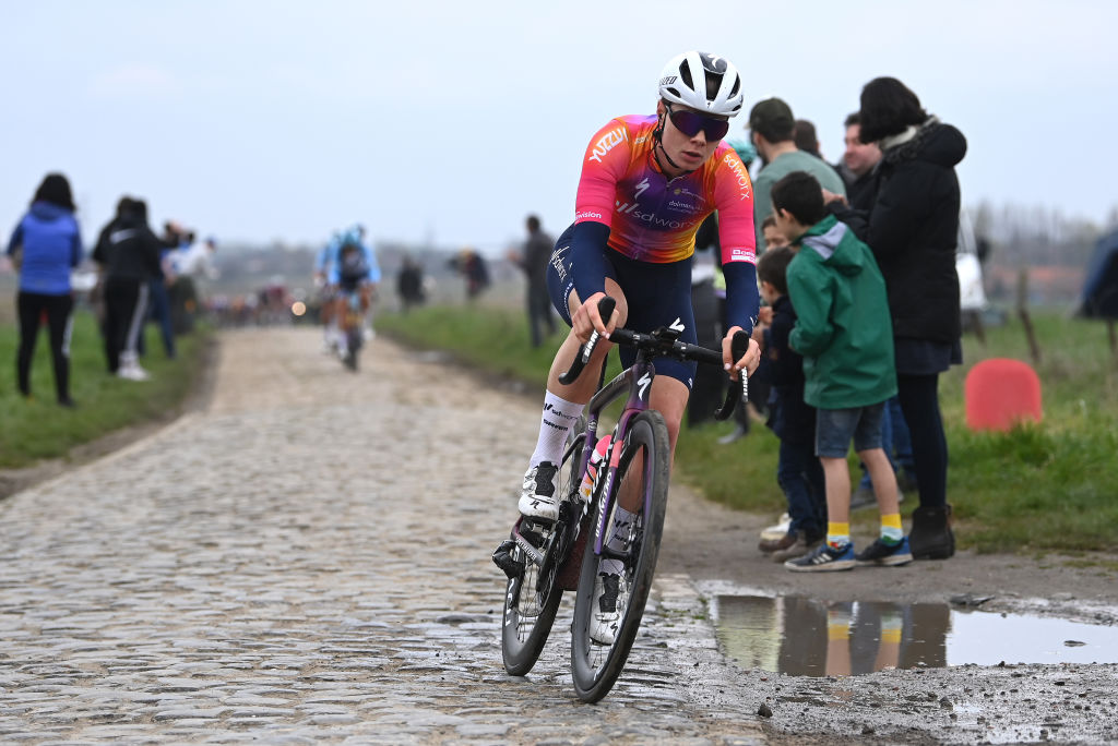 Lotte Kopecky, Elisa Longo-Borghini crash during Paris-Roubaix Femmes