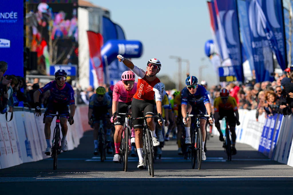 Pays de la Loire Tour: Bryan Coquard takes overall lead with stage 1 win