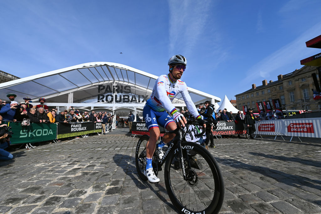 Peter Sagan crashes out of final Paris-Roubaix