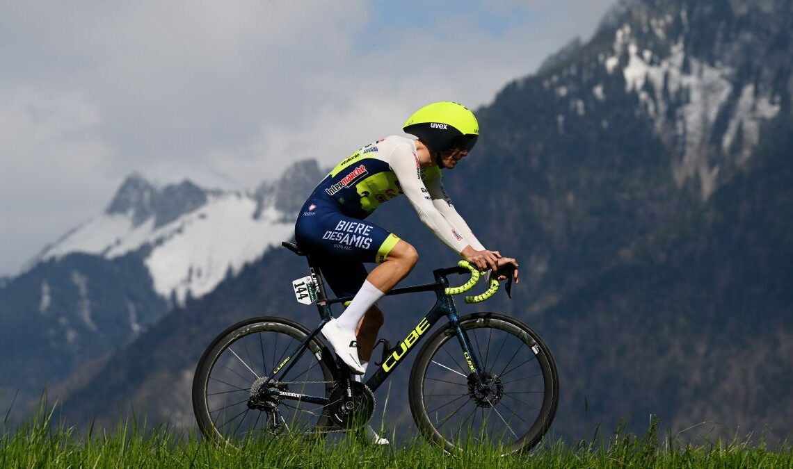 Rui Costa's chainring falls off on Tour de Romandie prologue start ramp