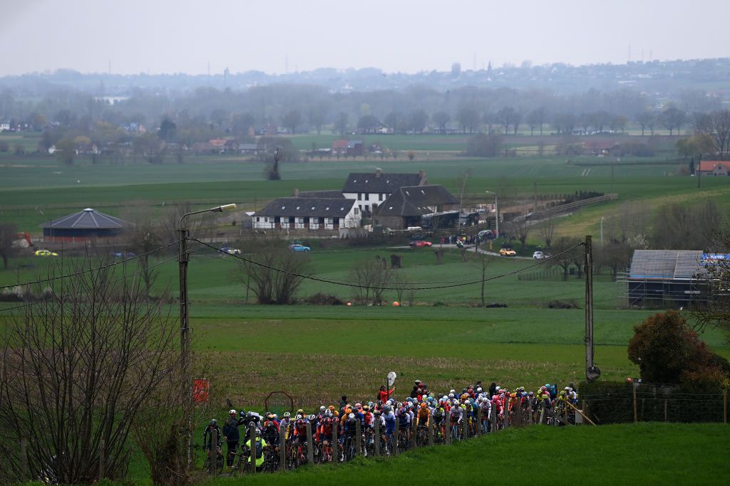 Team DSM make no friends with dodgy Tour of Flanders tactic