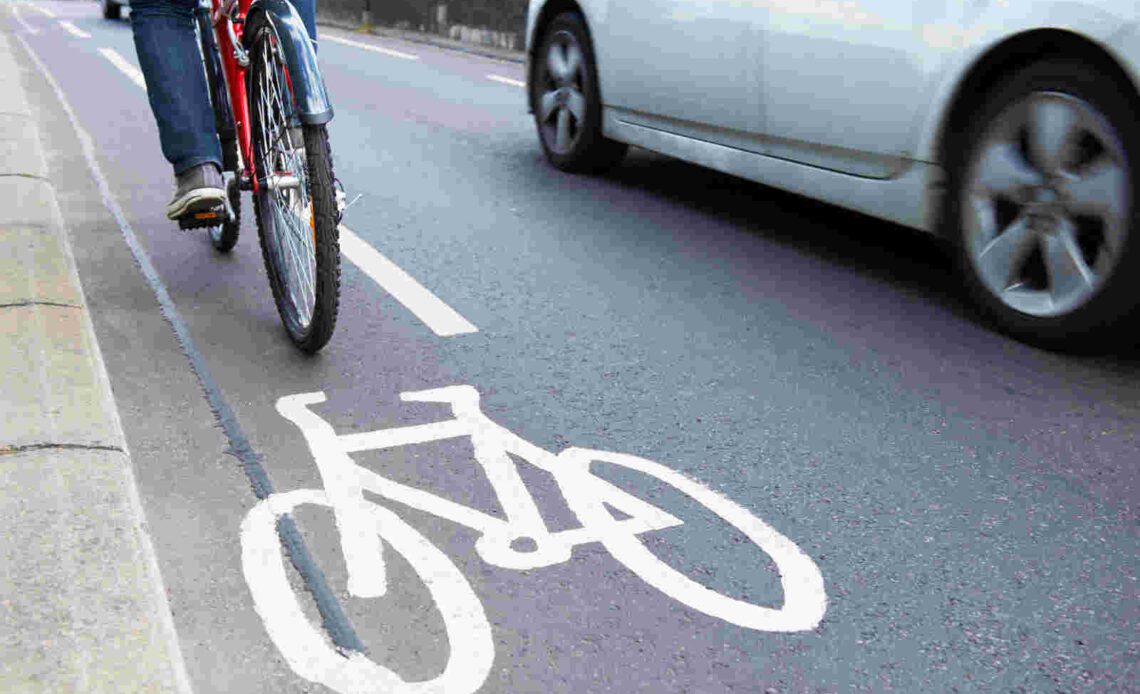 There’s an absurd article about 'a dangerous half-wheeling cycling trend'