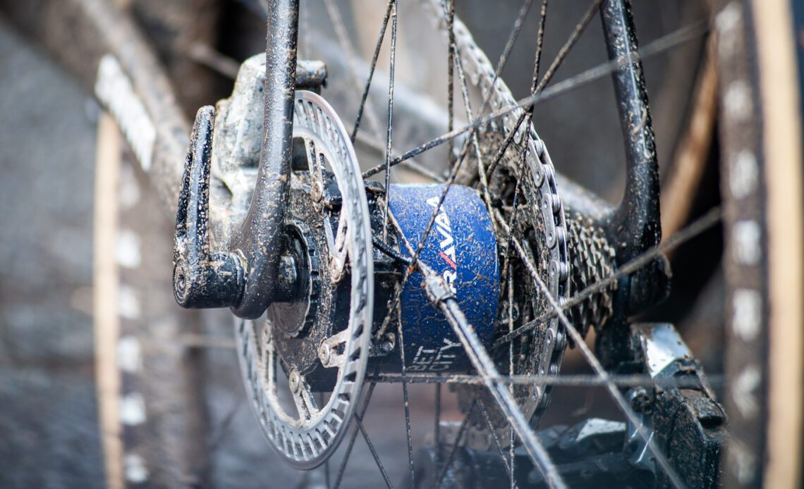 Women's teams steer clear of adjustable tyre pressure systems at Paris-Roubaix