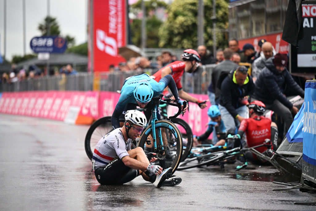 Alberto Dainese relegated for Mark Cavendish crash in Giro d'Italia sprint
