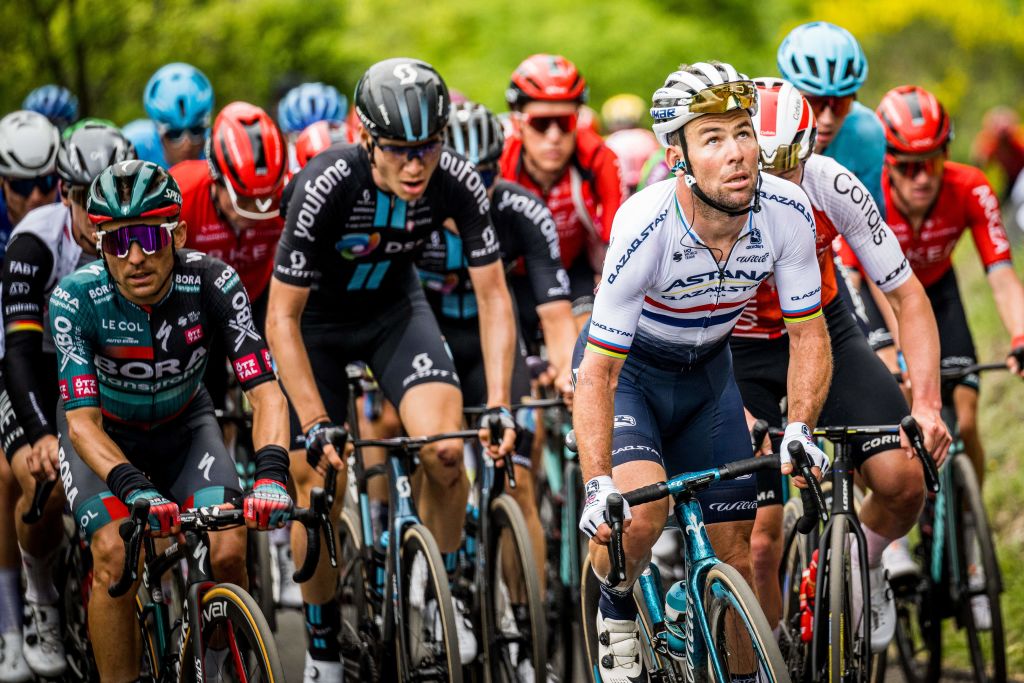 Cavendish shrugs off missed opportunity as breakaway takes Giro d'Italia stage