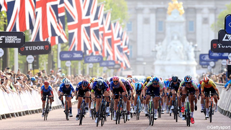 Charlotte Kool wins the RideClassique London