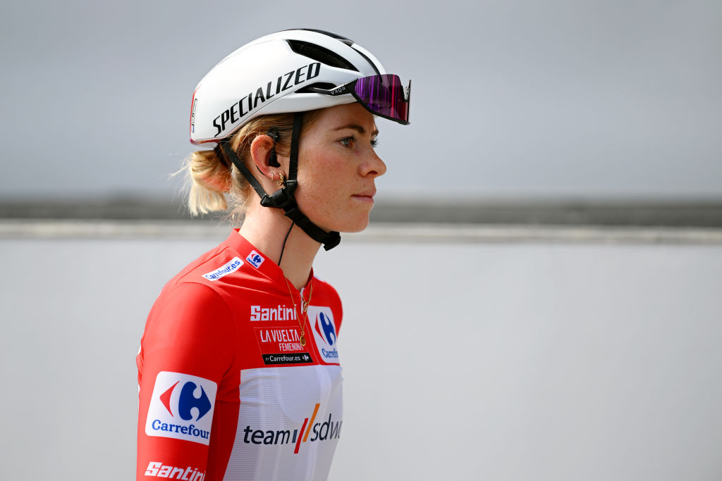 Controversies over crosswinds and nature break rob Demi Vollering of Vuelta Femenina red jersey