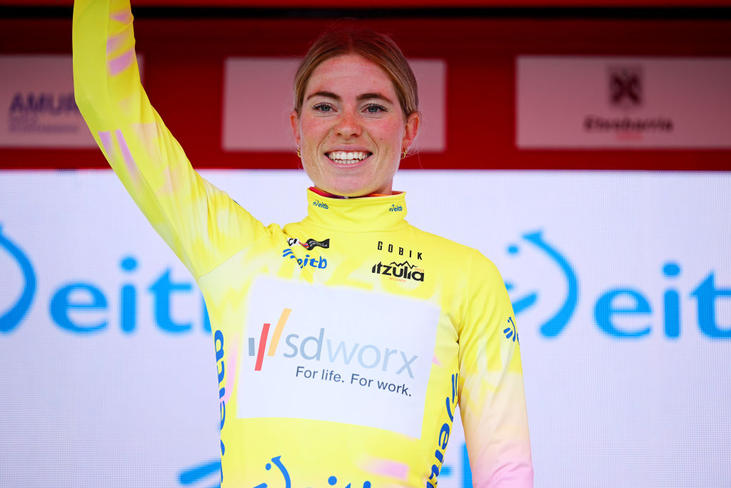 Demi Vollering on track for second clean sweep of Itzulia Women stages