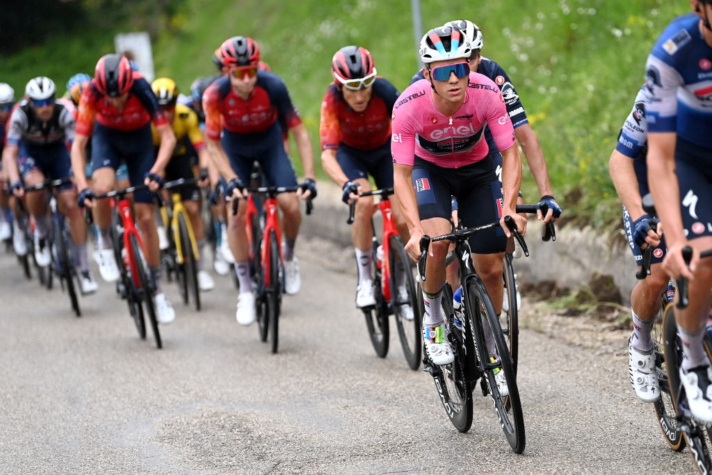 Giro d'Italia Live: Racing into the mid-mountains on stage 4