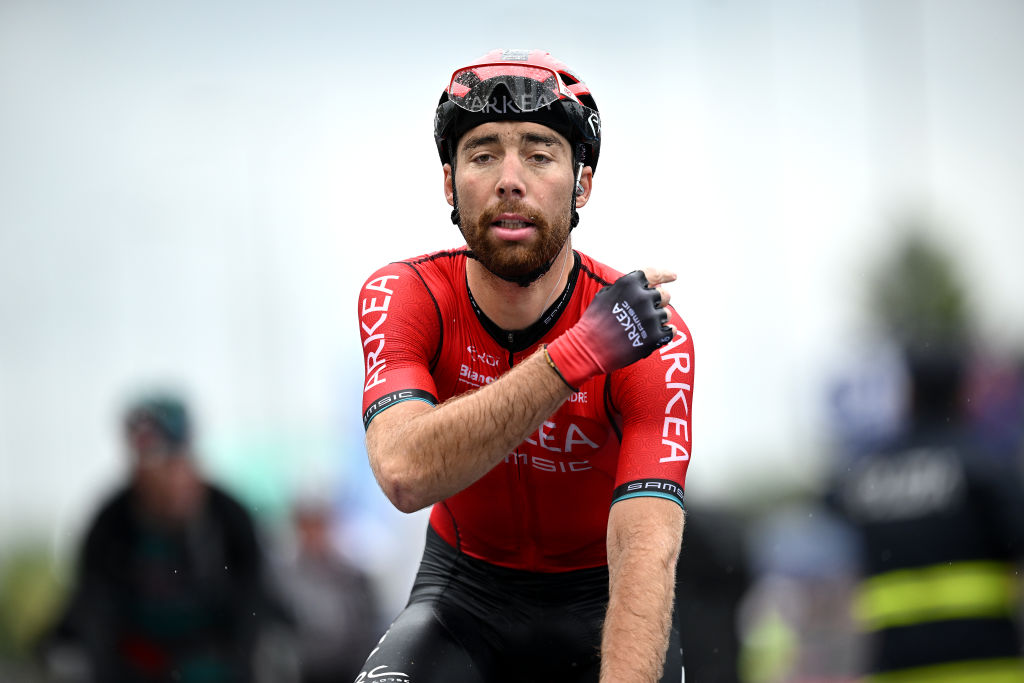 Giro d'Italia hit by first COVID-19 case as Clément Russo leaves race
