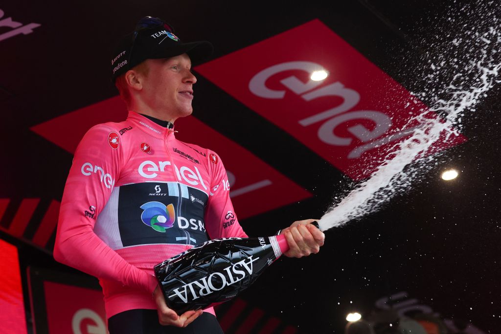 Giro d'Italia leader Andreas Leknessund makes Norwegian cycling history