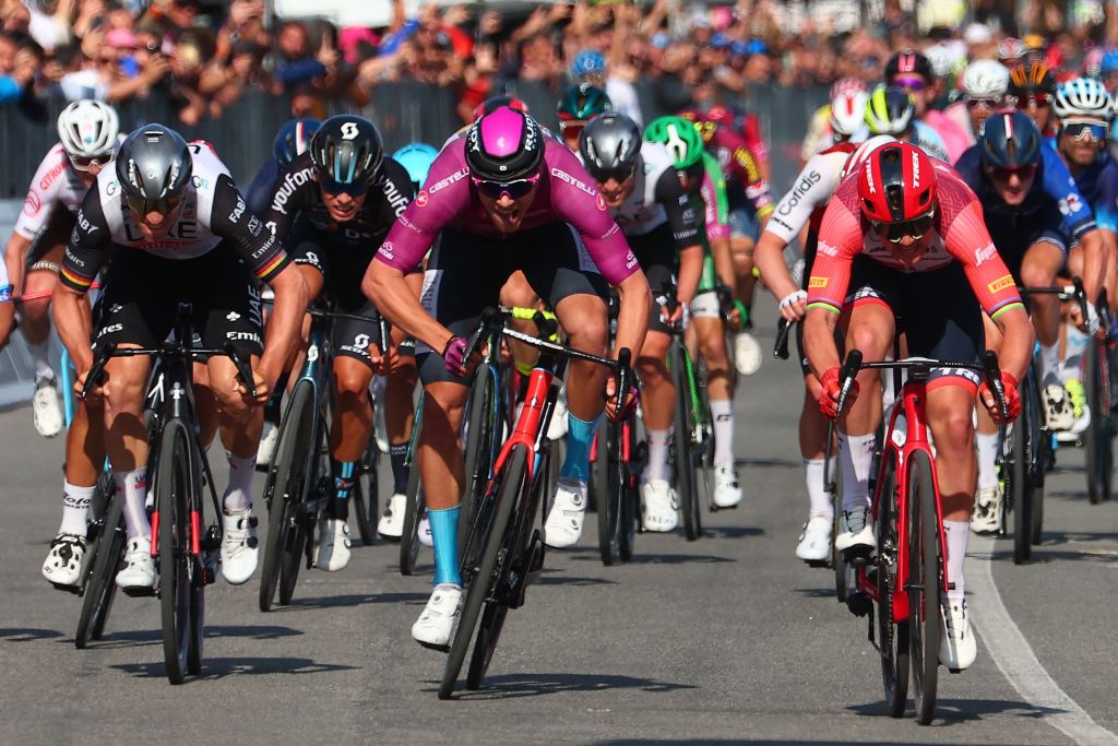 Giro d'Italia stage 11 live - A chance for the sprinters as more riders pull out