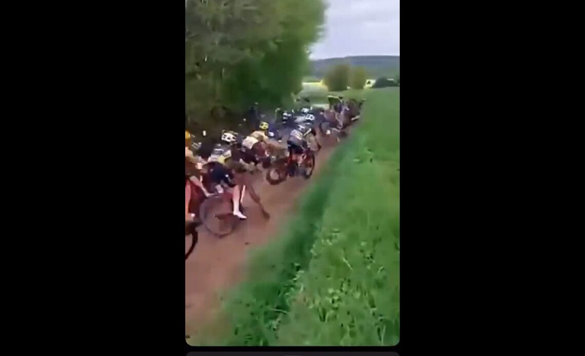 Cyclists fall at Tour de Bretagne