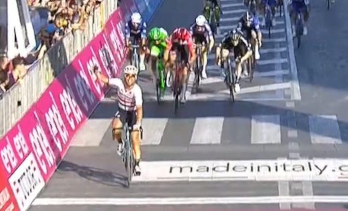 Mark Cavendish wins the final stage into Rome