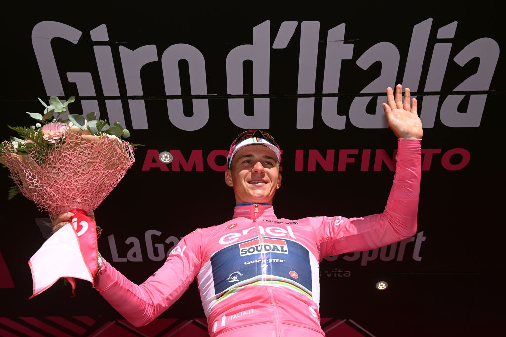 Remco Evenepoel hits ground running at Giro d’Italia with knock-out stage 1 ITT victory