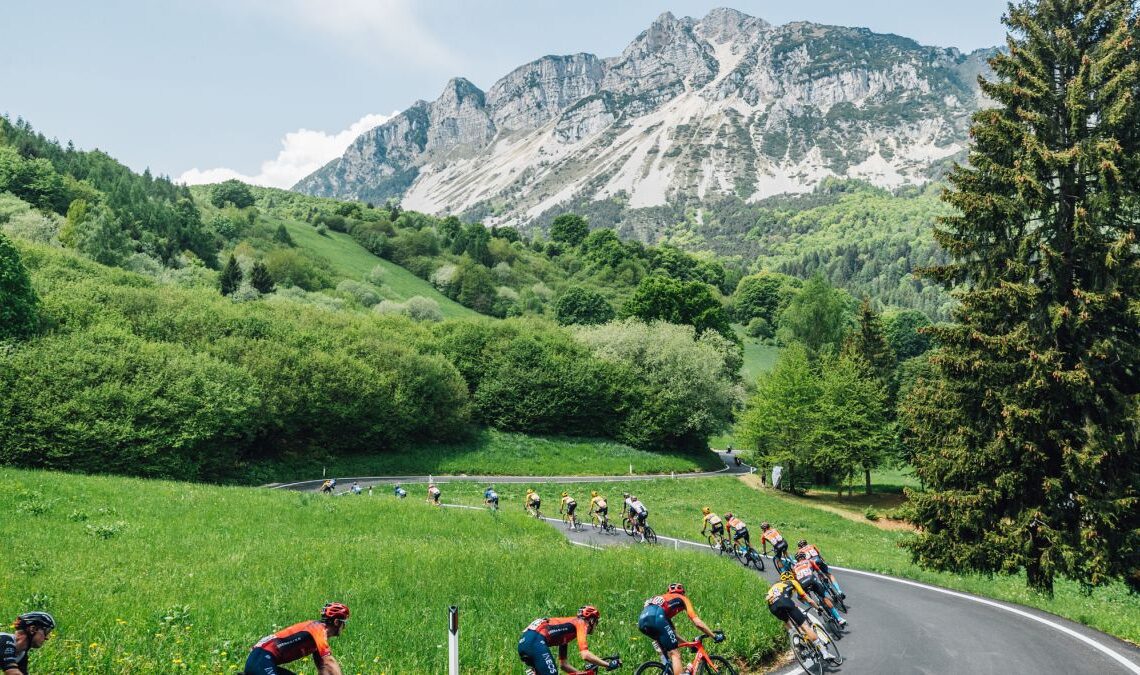 Stunning mountains and a broken stalemate – Giro d'Italia stage 16 gallery