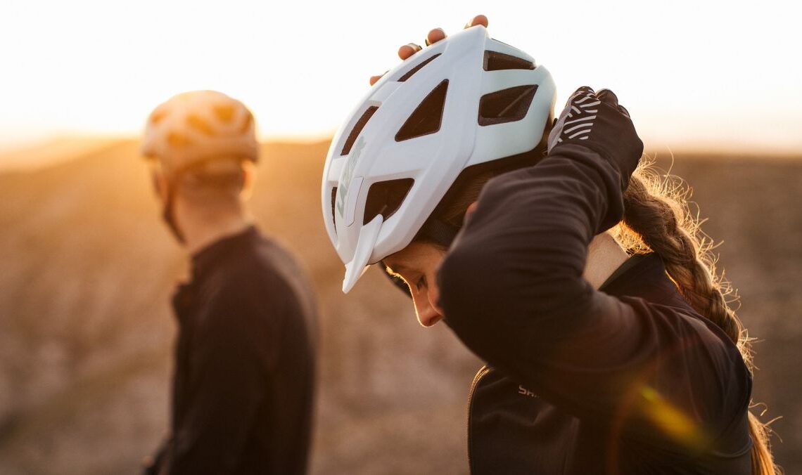 Lazer Cerro KinetiCore helmet expands the brand’s protection tech to gravel