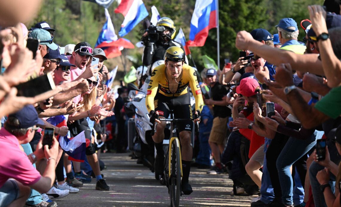 Top epidemiologist claims Primož Roglič won Giro TT in a N95 mask