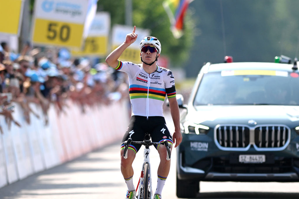 Tour de Suisse: Remco Evenepoel wins a muted stage 7