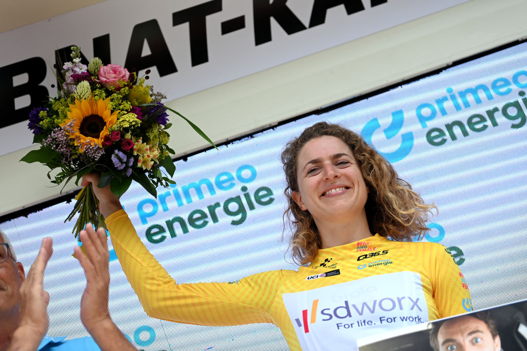 Tour de Suisse Women: Reusser secures overall title as teammate Fischer-Black scores stage 4 victory