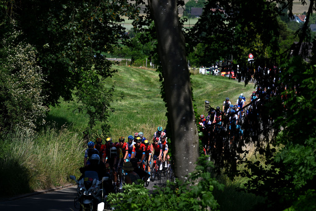 Tour de Suisse stage 7 live: Racing resumes after day of mourning