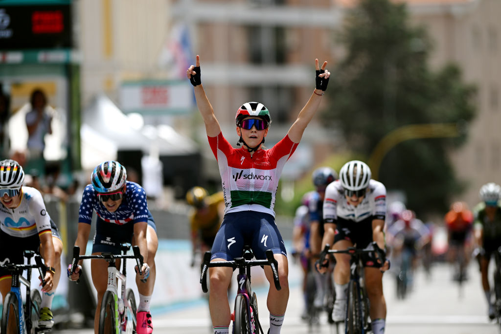 Giro Donne: Blanka Vas wins sprint finish on stage 8