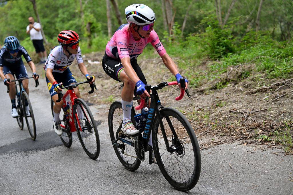 Giro Donne: Van Vleuten continues dominance on stage 7