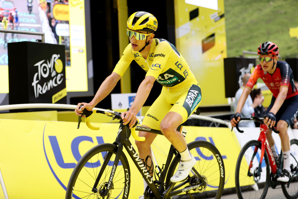 Jai Hindley holds GC position at Tour de France after losing yellow on Tourmalet