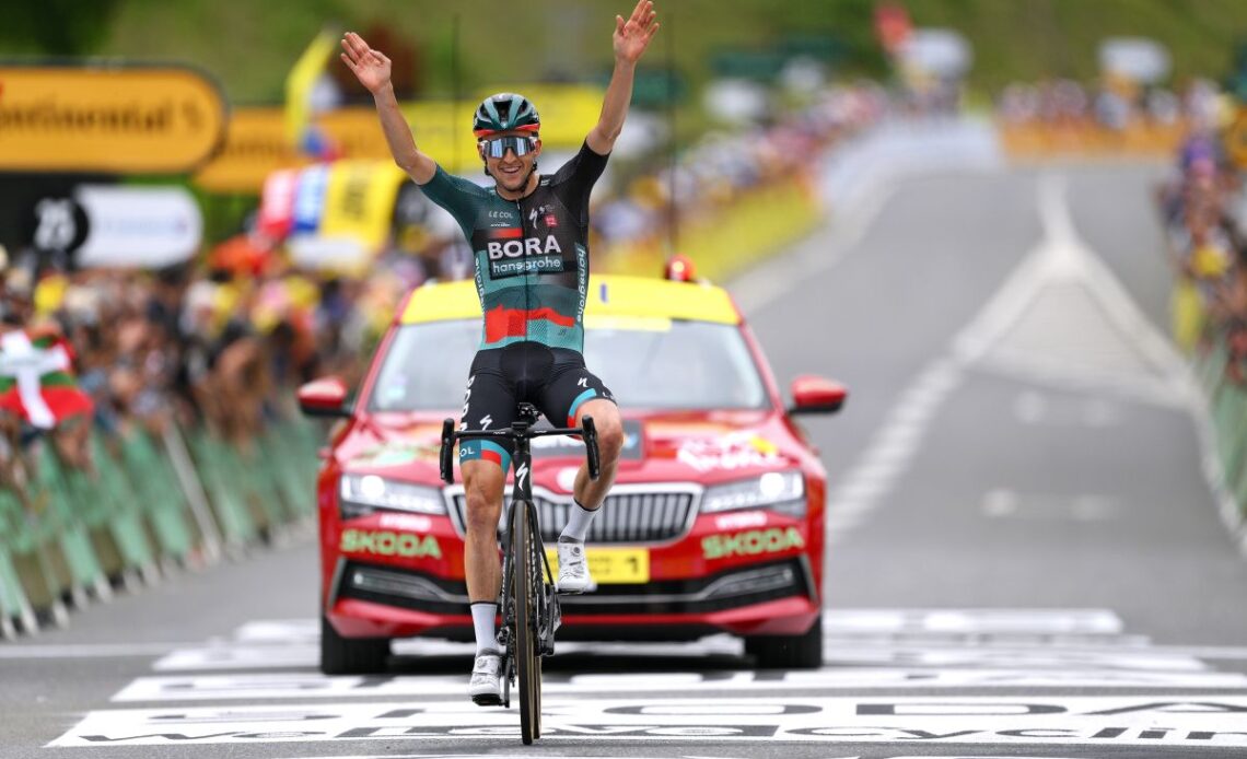 Jai Hindley wins stage five of the Tour de France solo as Jonas Vingegaard drops Tadej Pogačar