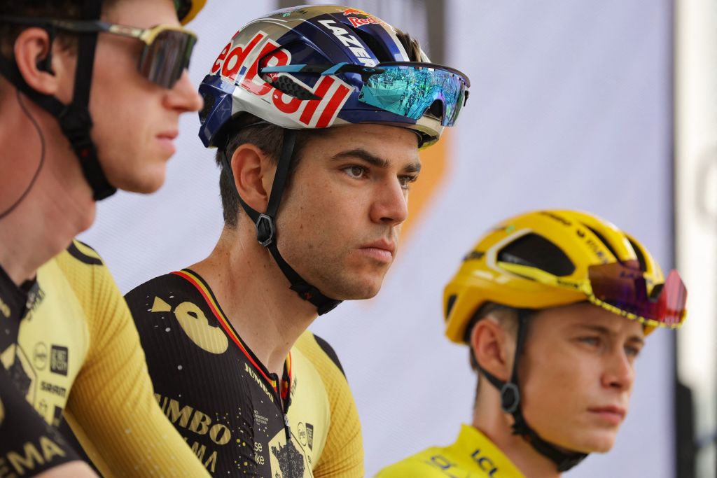 Skjelmose apologises to Wout van Aert for spreading rumour he'd quit Tour de France
