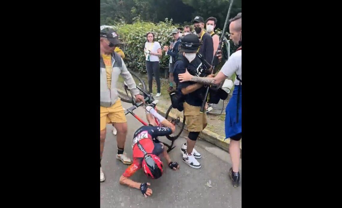 Carlos Rodriguez crashing into a boom at the Tour de France