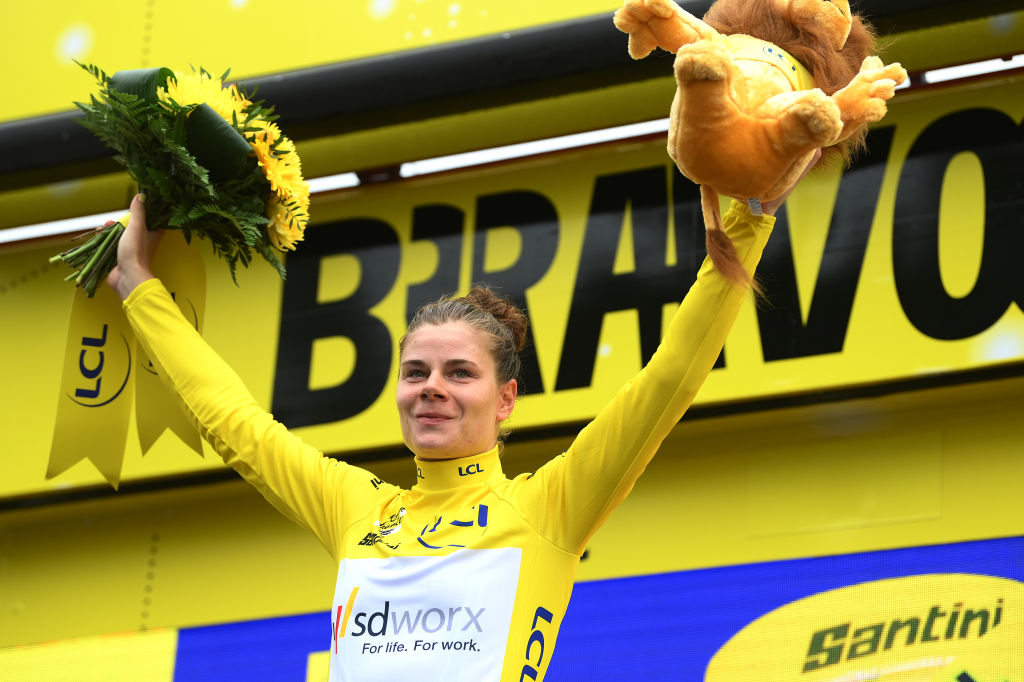 Tour de France Femmes: Kopecky sprints to second with flat tyre on stage 2