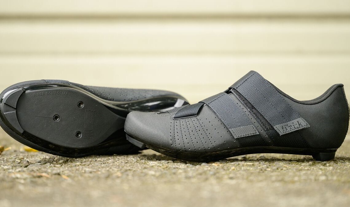 Fizik Tempo Powerstrap R5 cycling shoes review: budget shoes done right