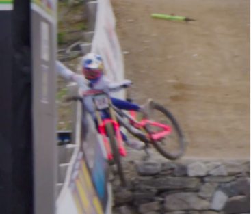 Tahnée Seagrave had an absolutely wild crash at Fort William