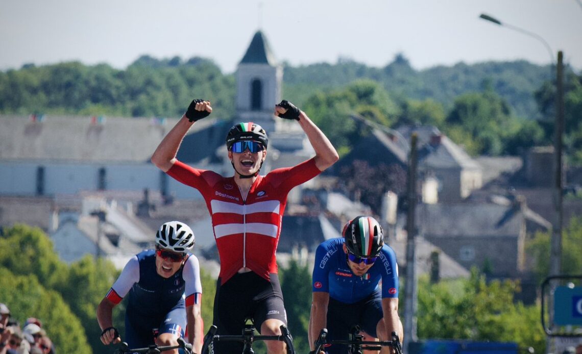 Tour de l'Avenir: Foldager wins opening stage and takes first leader's jersey