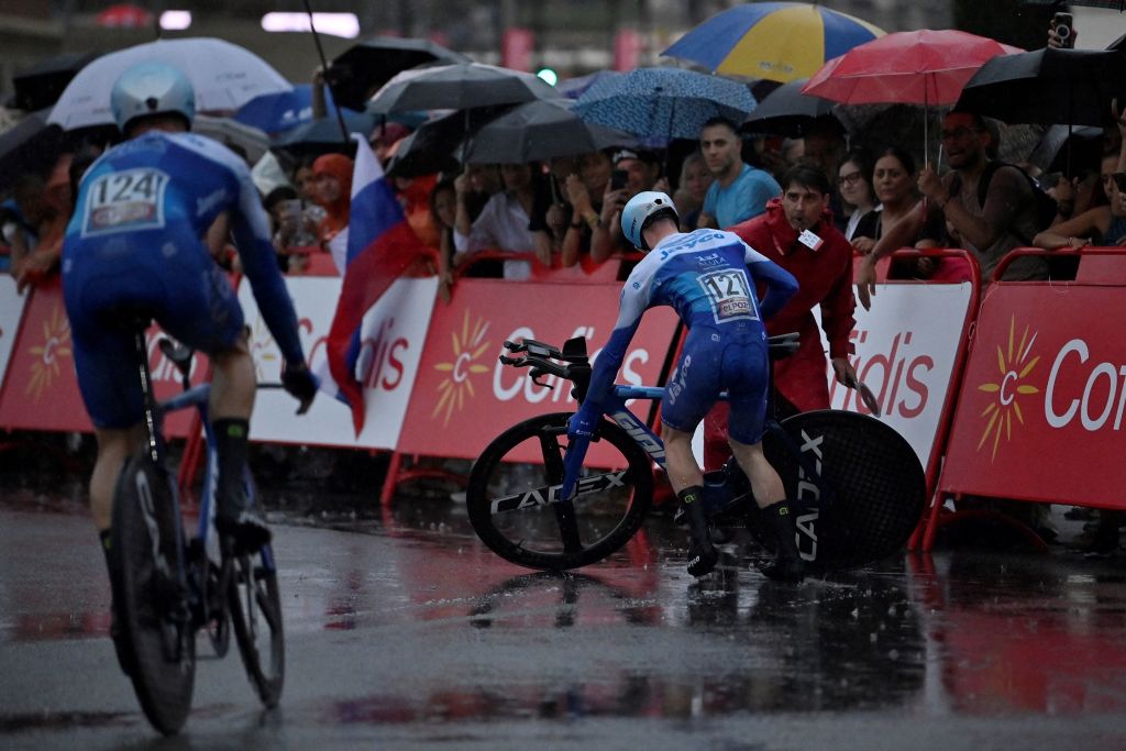 Vuelta opening TTT stage marred by multiple crashes in treacherous racing conditions