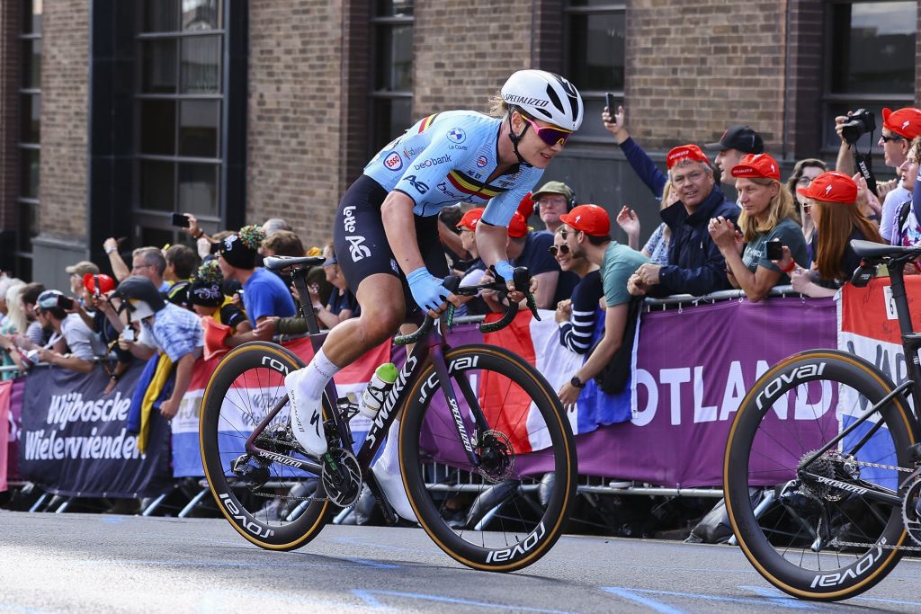 World Championships: Lotte Kopecky wins elite women's road race