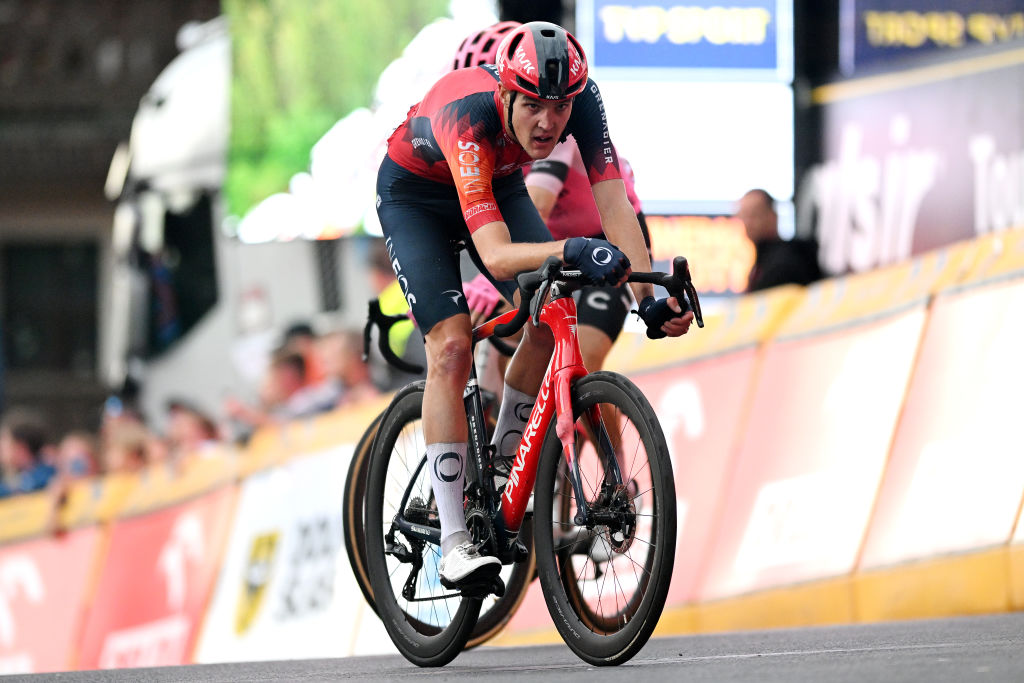 Giro della Toscana: Sivakov drops breakaway partner Carapaz for victory