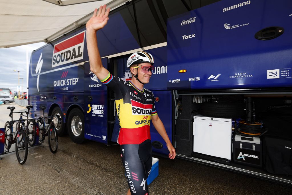 Remco Evenepoel blames lack of radio comms for sprint defeat in Vuelta a España