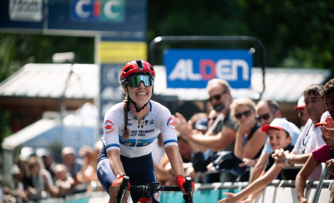 Tour de l'Avenir Femmes: Shirin van Anrooij wins stage 5 and takes overall title