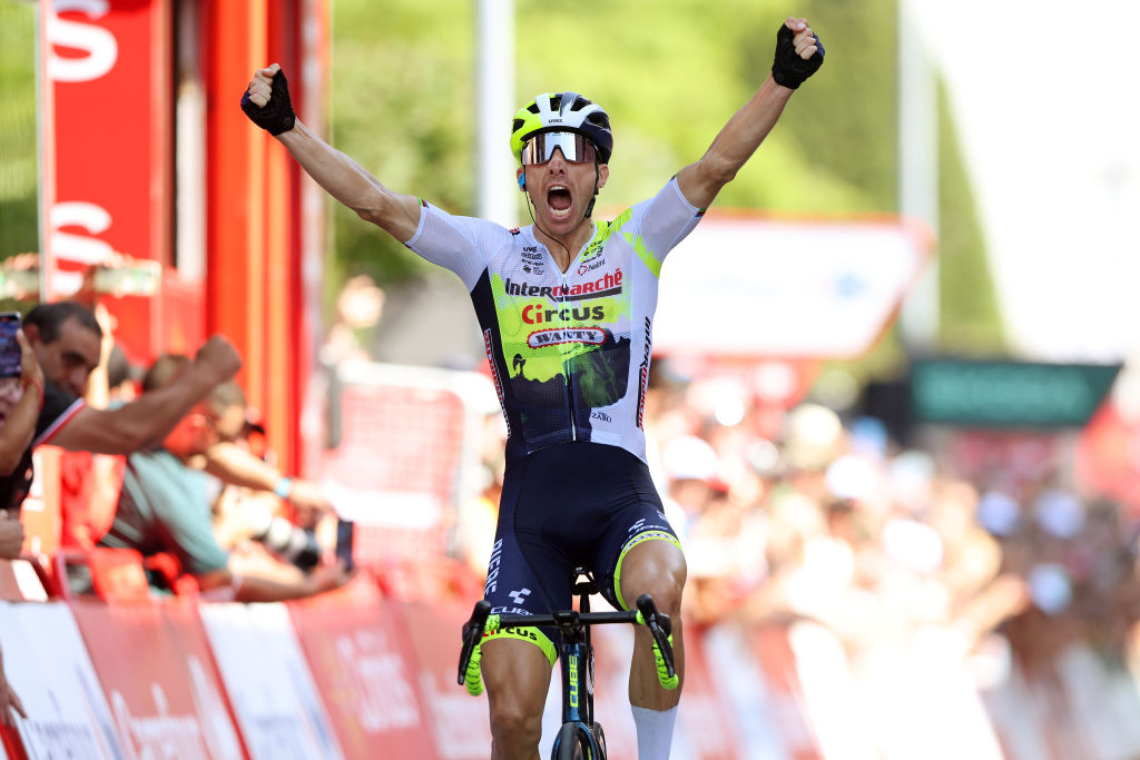 Vuelta a España: Rui Costa outsprints breakaway to win stage 15
