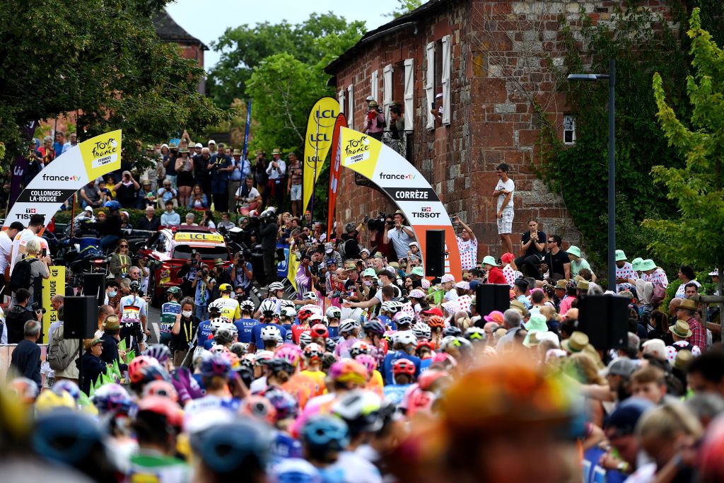 COLLONGESLAROUGE FRANCE JULY 25 A general view of the peloton prior to the 2nd Tour de France Femmes 2023 Stage 3 a 1472km stage from CollongeslaRouge to MontignacLascaux UCIWWT on July 25 2023 in CollongeslaRouge France Photo by Alex BroadwayGetty Images