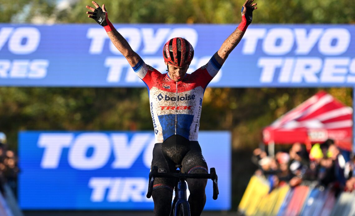 Lars van der Haar wins Cyclocross World Cup in Maasmechelen