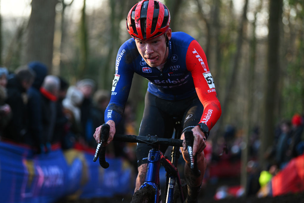 Pim Ronhaar dominates elite men's race in mud at Trek CX Cup