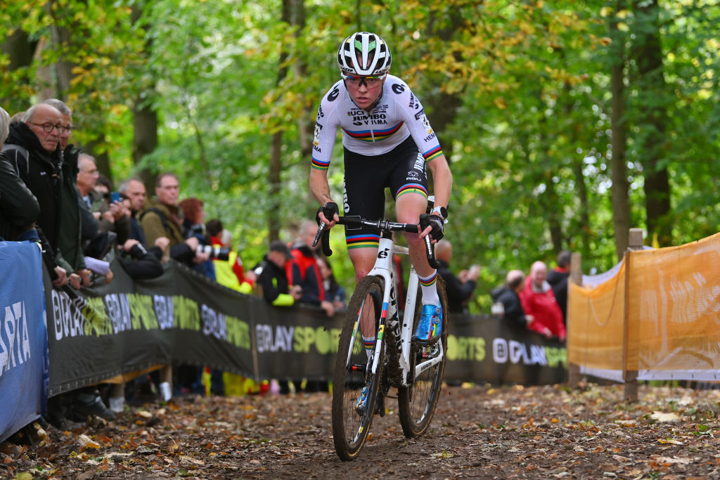 Superprestige Overijse: Van Empel scores third win of 'cross season