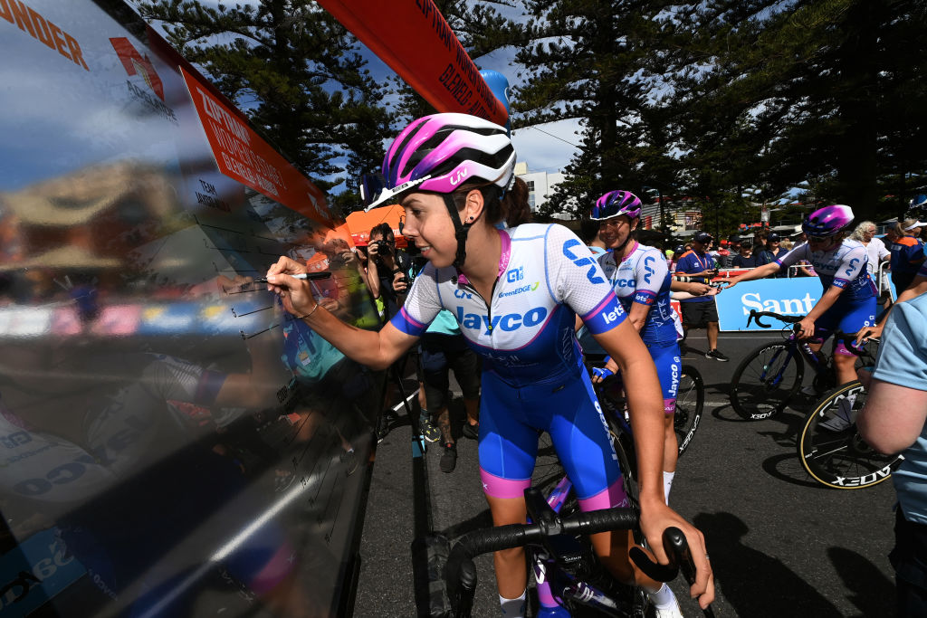 Unusual leadout almost pays off for Jayco AlUla at Tour of Chongming Island